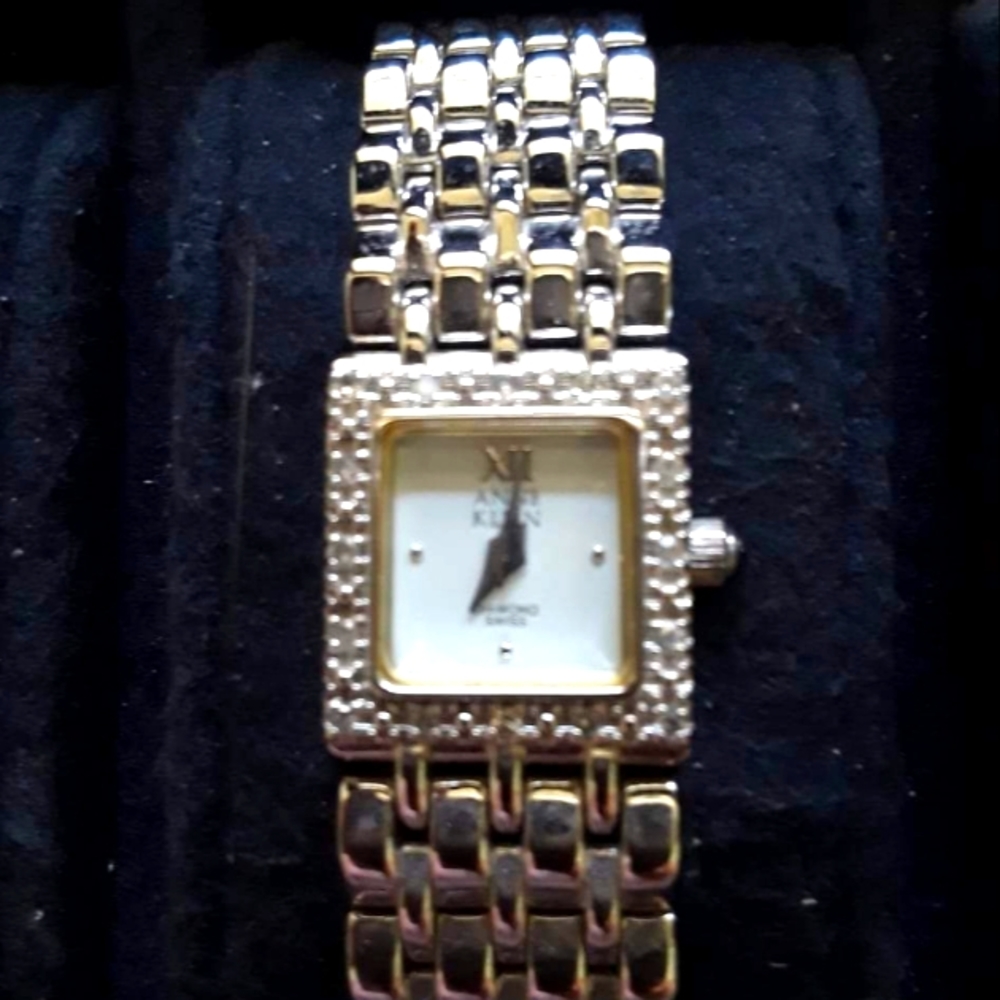 *LIKE NEW/RARE FIND*  ANNE KLEIN PETITE SILVER LINK WATCH W/ZIRCON ACCENTS